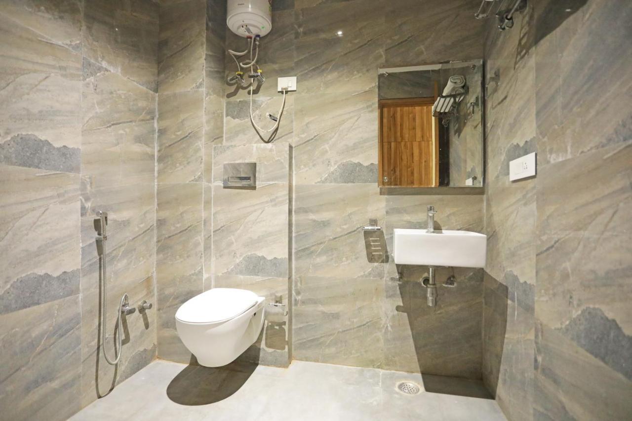 ניו דלהי Hotel Good Vibe Near Delhi Igi Airport מראה חיצוני תמונה