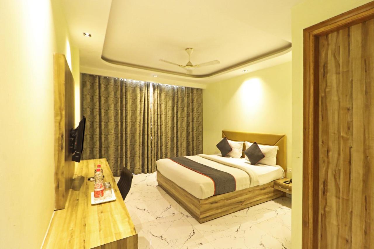 ניו דלהי Hotel Good Vibe Near Delhi Igi Airport מראה חיצוני תמונה